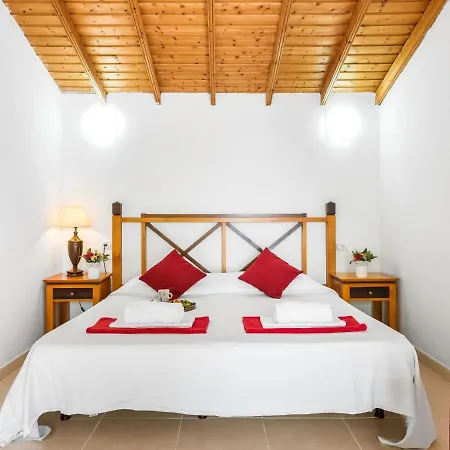 102 Bright Accomodation With Pool View Apartment